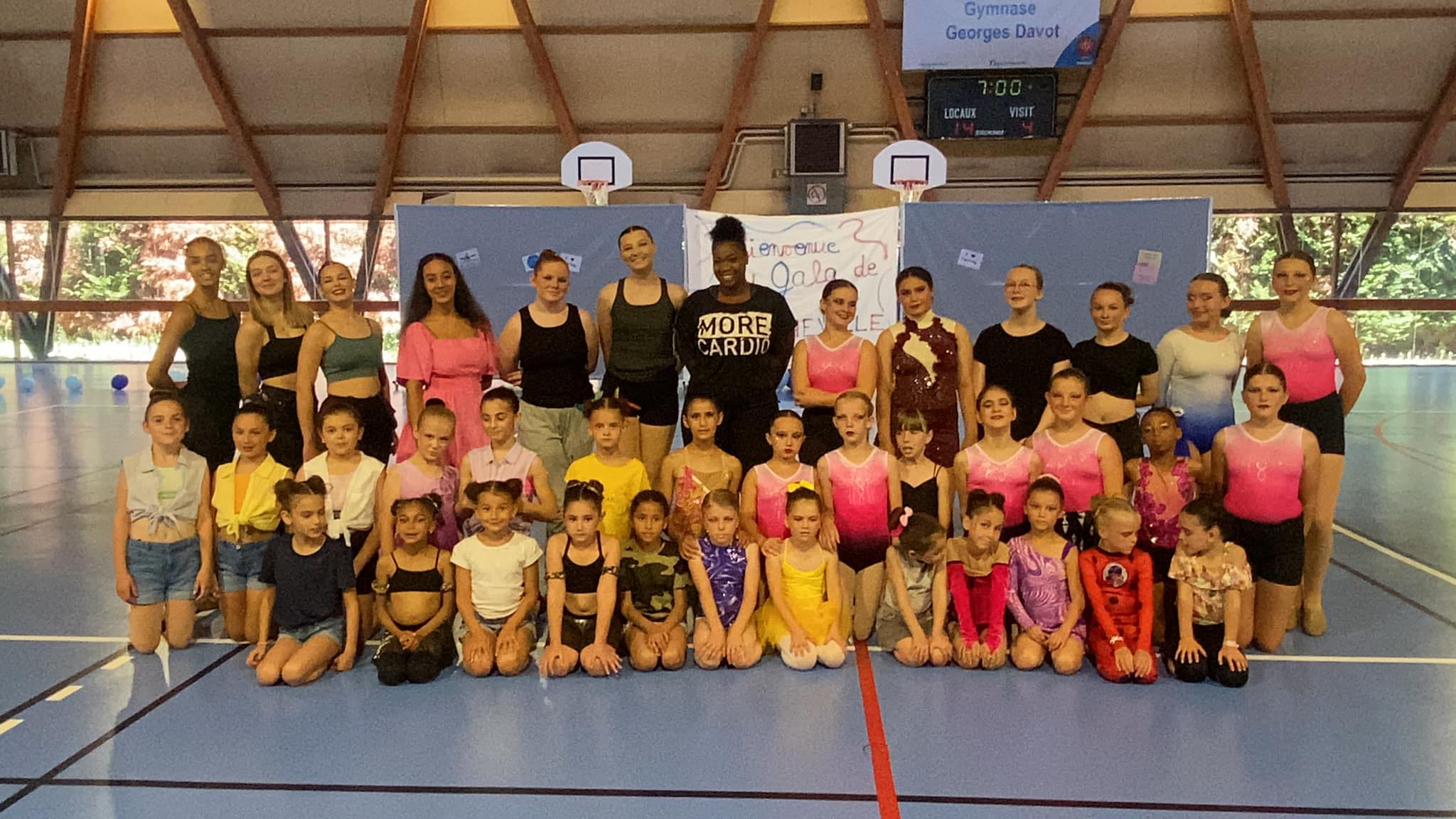 Photo de groupe du Twirling Club de Porcheville